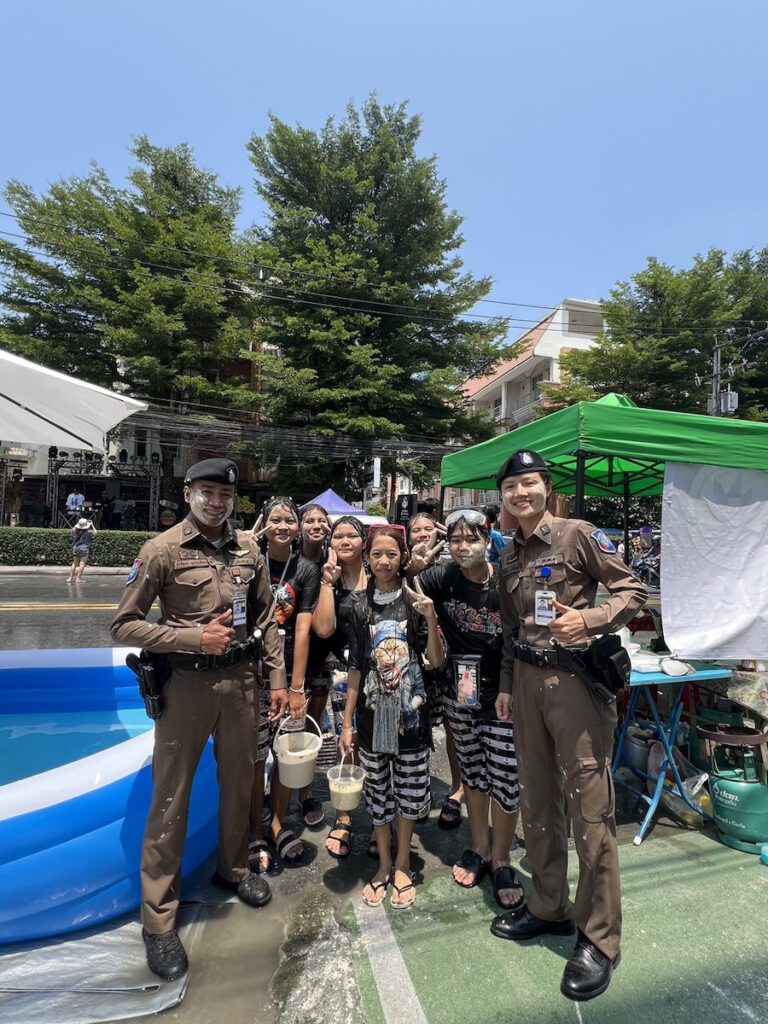 ตำรวจท่องเที่ยวระยอง ดูแลความปลอดภัย นนท. สงกรานต์ 2567